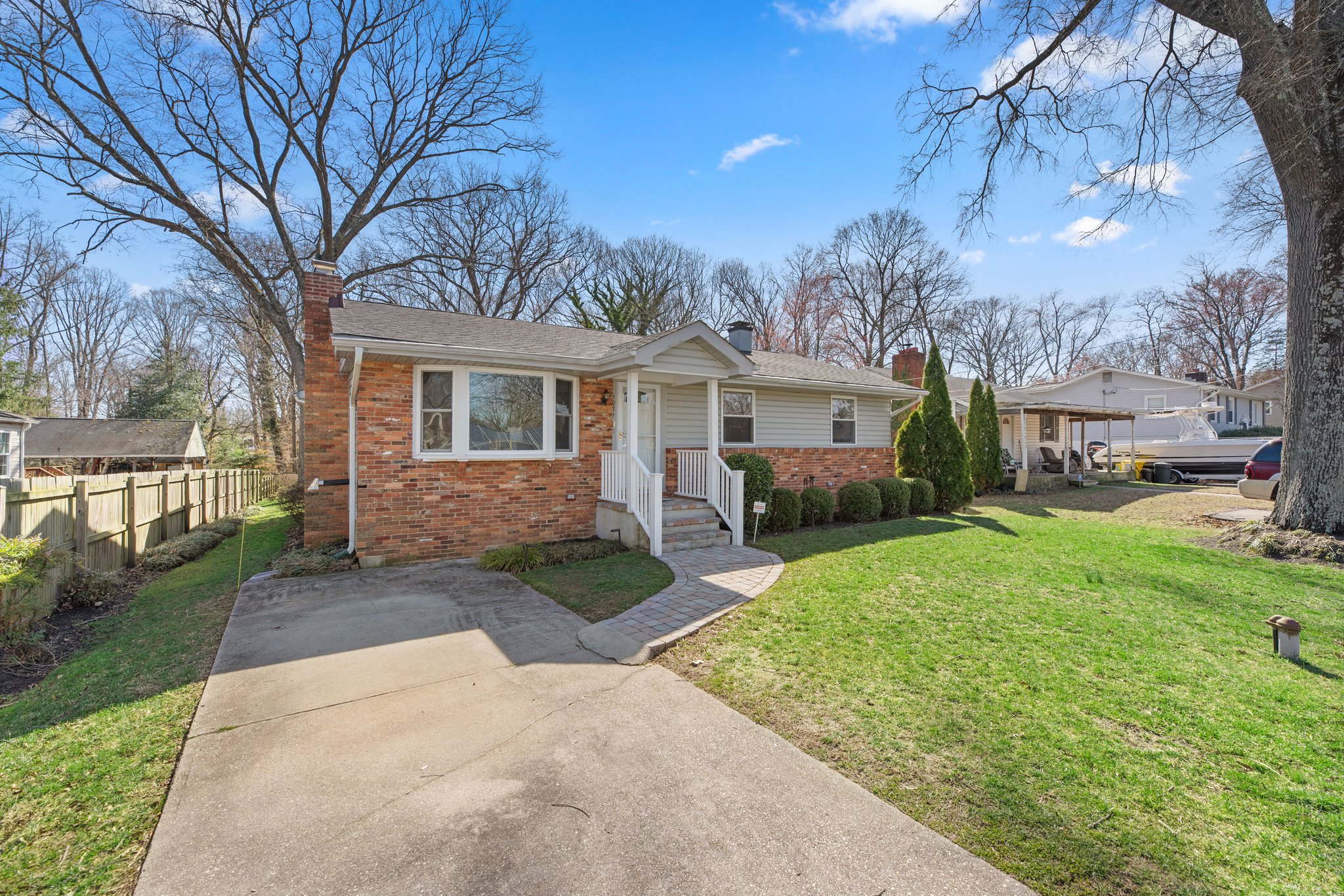 02. 1071 Omar Dr.jpg