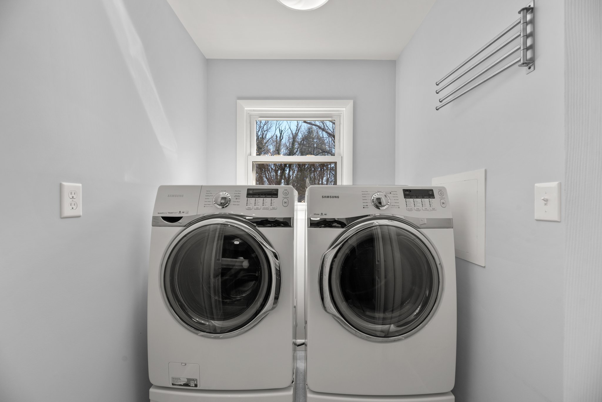 25. 1071 Omar Dr.jpg