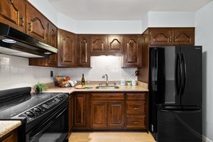 17. 1071 Omar Dr.jpg