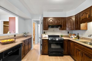 15. 1071 Omar Dr.jpg