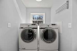 25. 1071 Omar Dr.jpg