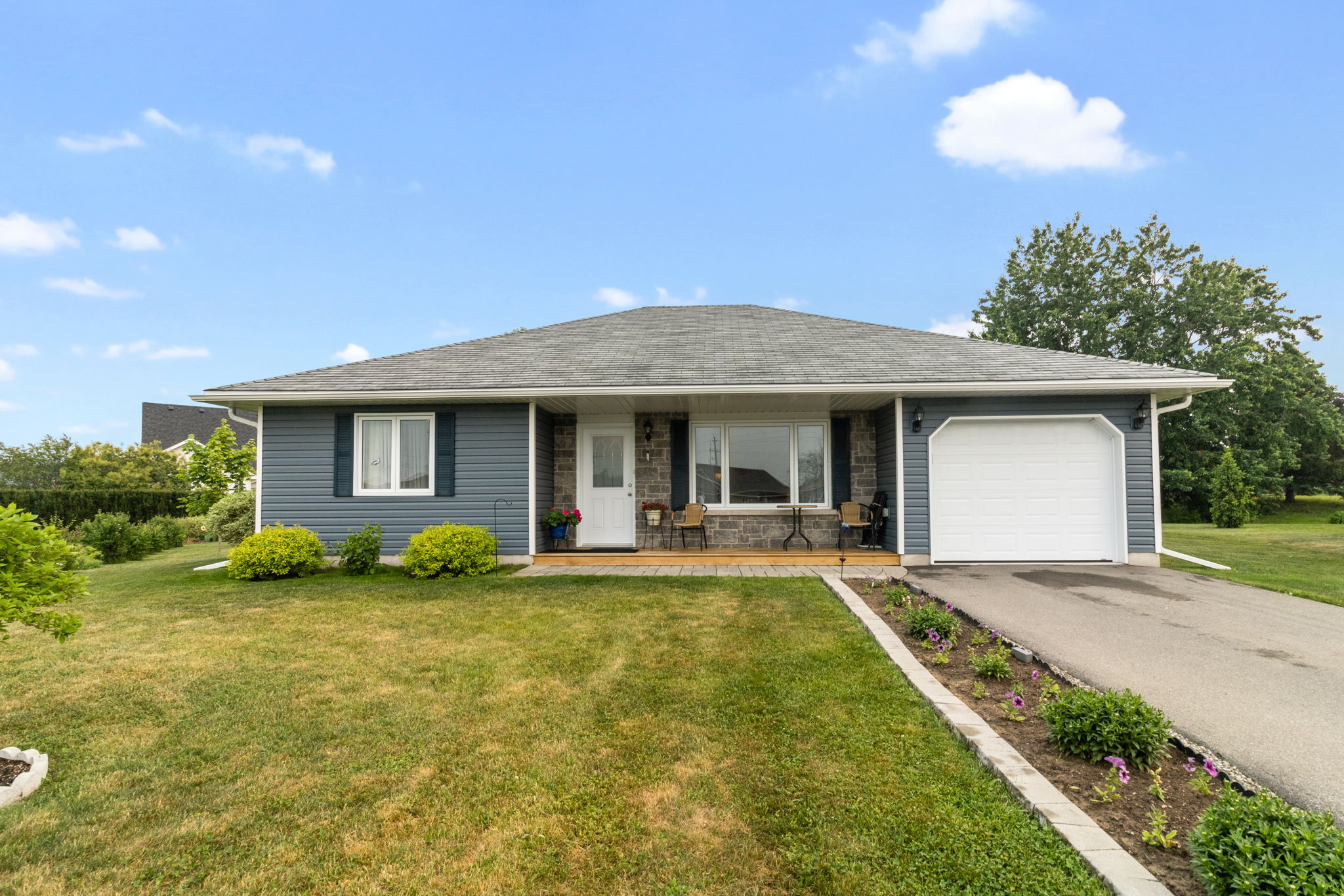 10716 W End Ter, Iroquois, ON K0E 1K0 Amo360