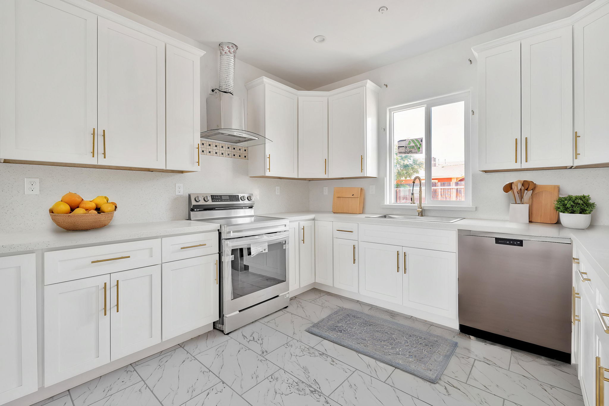 015_1072 Burkett Ave
