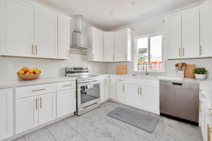 015_1072 Burkett Ave