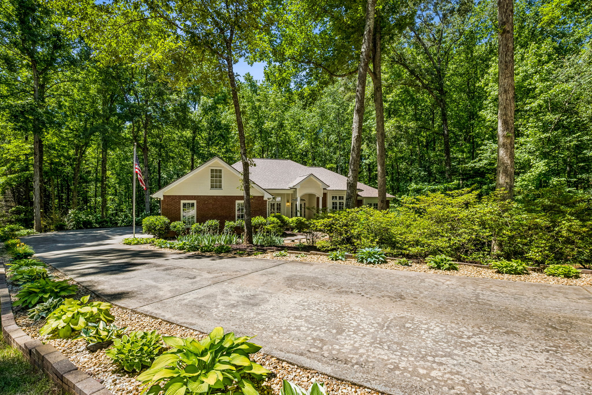 Welcome to 1072 Regency Park Dr
