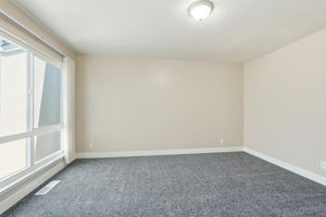 027_F8_1072 View Dr