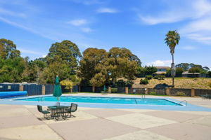 046_F8_1072 View Dr