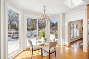 Light-filled Breakfast Area