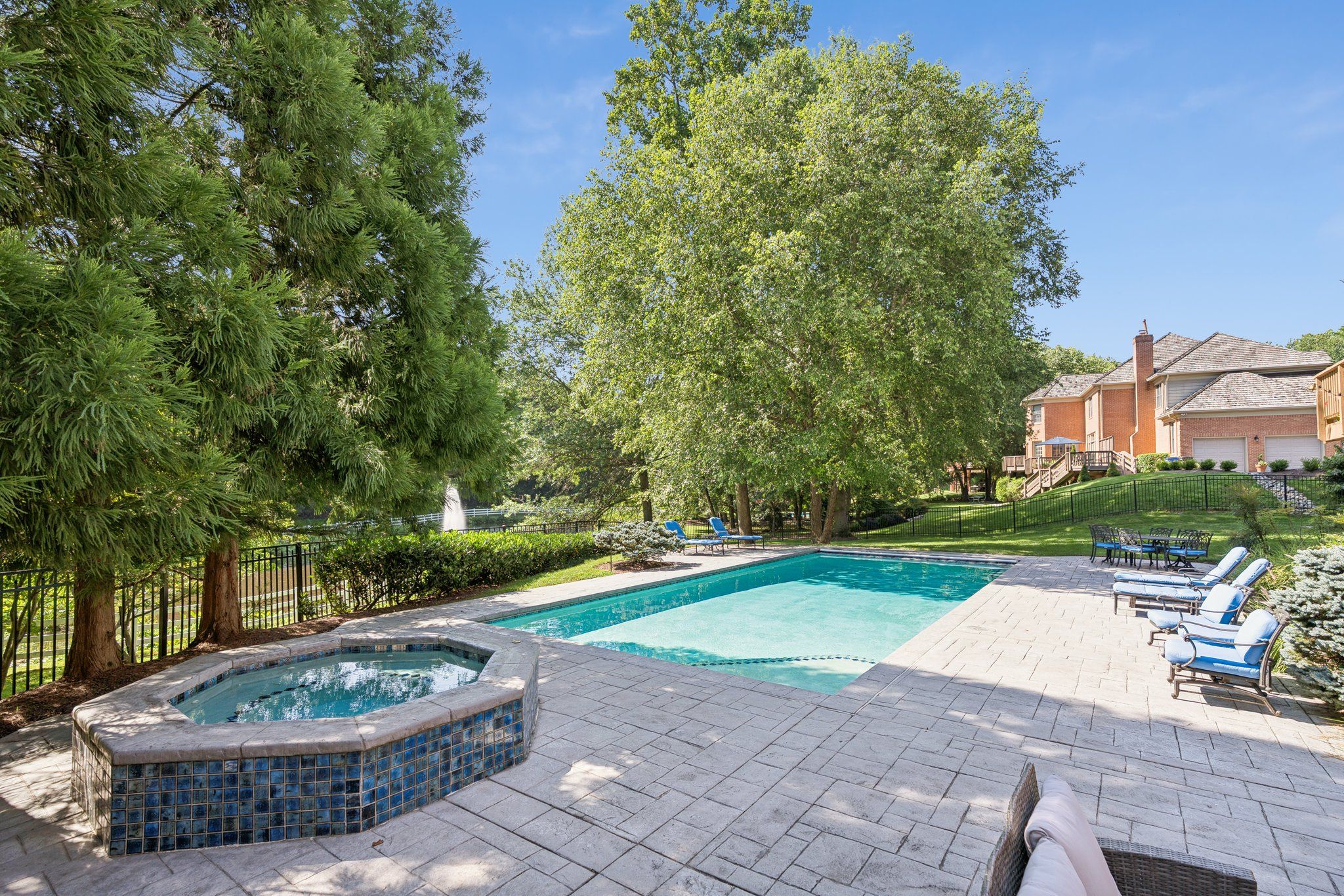 Oversized Pool, Spa & Rear Yard
