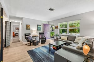 Central St-S2504-009.jpg