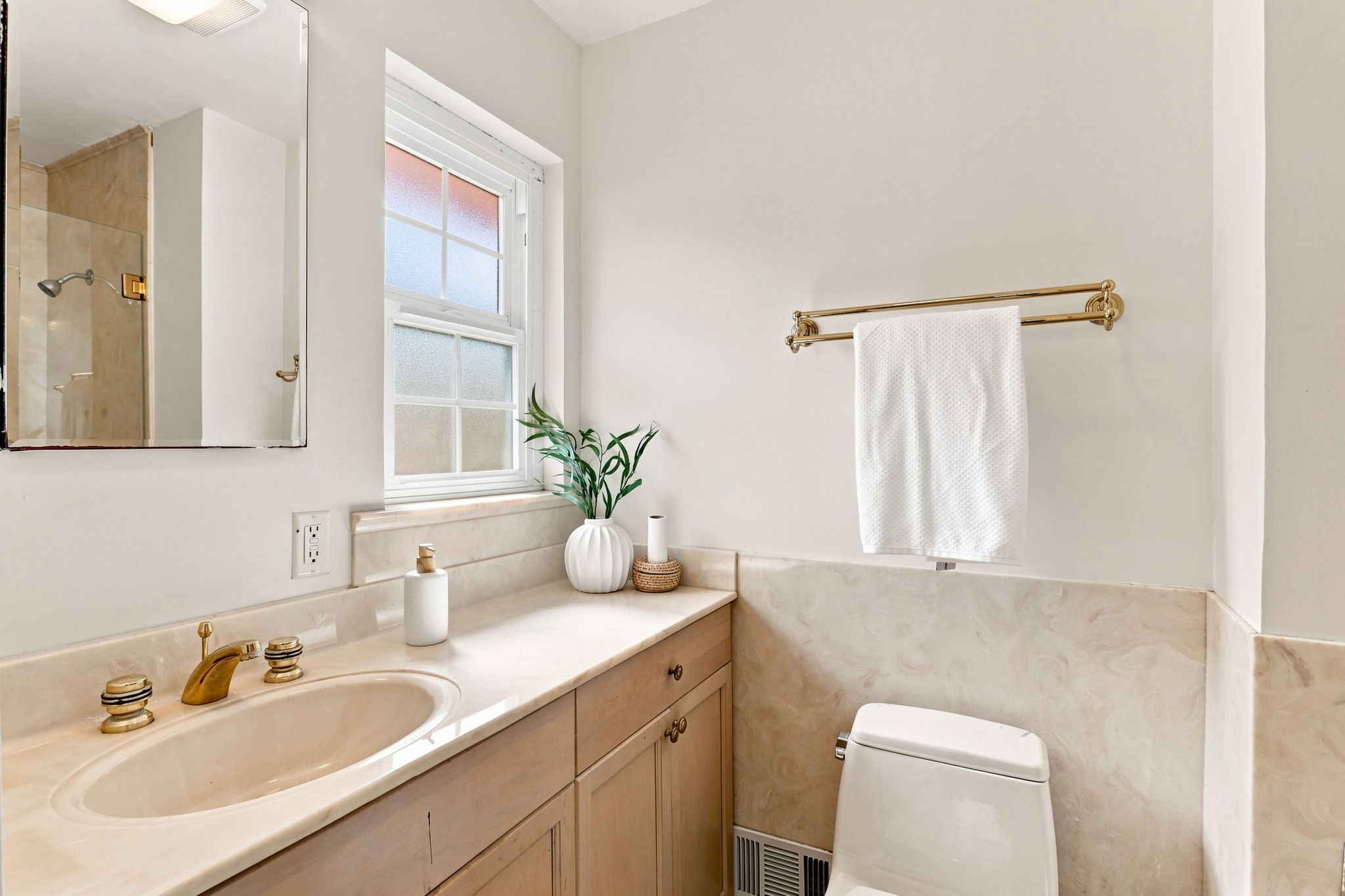 032_F8_1073 Enderby Way