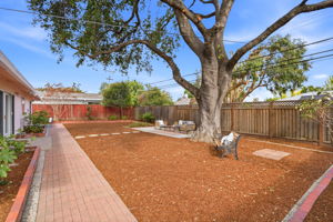 039_F8_1073 Enderby Way