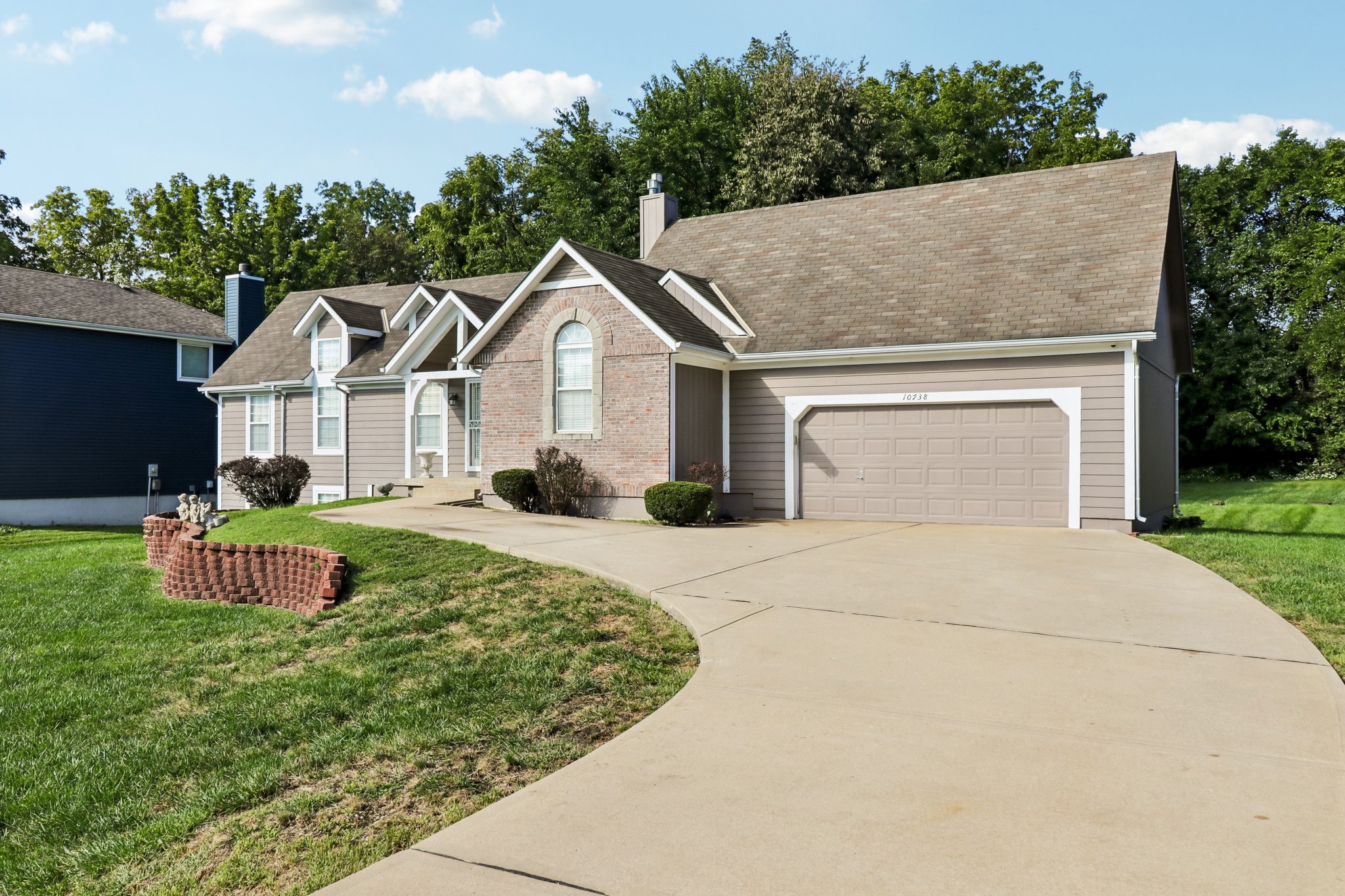 W Longview Pkwy-S2909-002.jpg