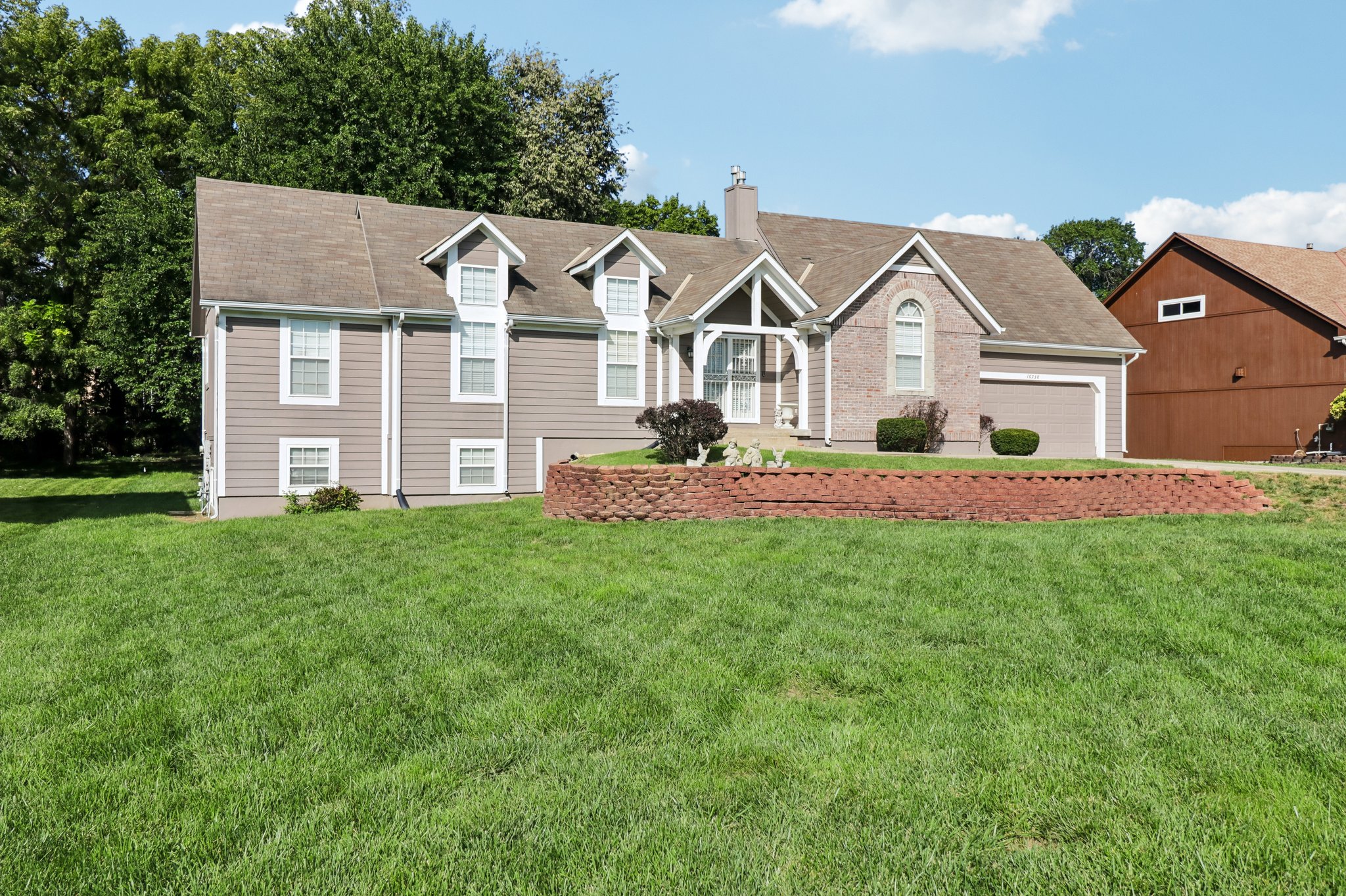 W Longview Pkwy-S2909-003.jpg