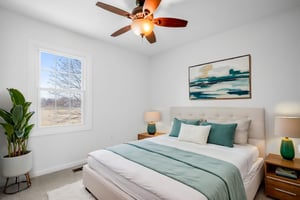 DSC03612-HDR (1) virtually staged.jpeg