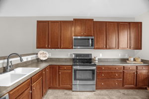 1076 Kelso Ln-5