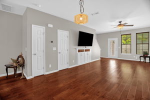 1076 Kelso Ln-13