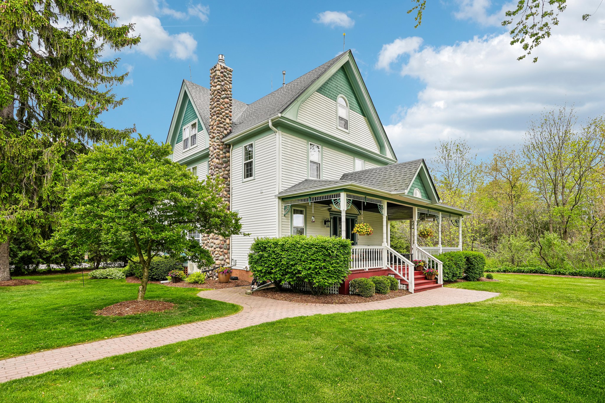 N Cedarburg Rd-S2205-006.jpg