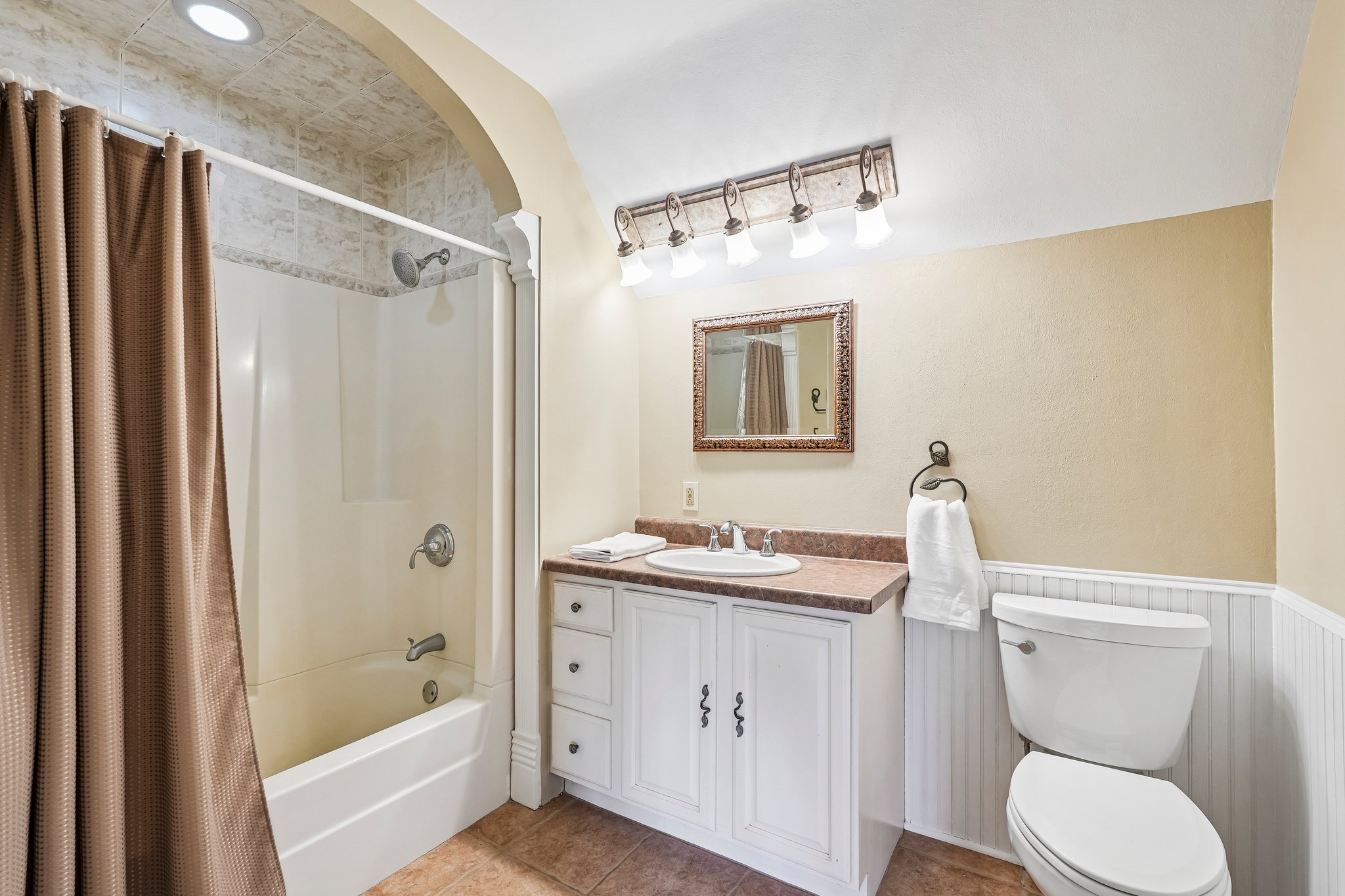 N Cedarburg Rd-S2205-037.jpg