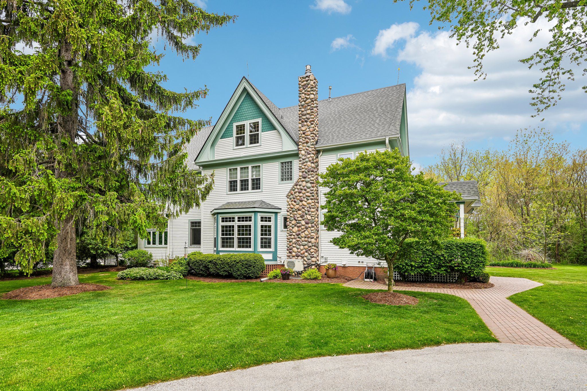 N Cedarburg Rd-S2205-061.jpg