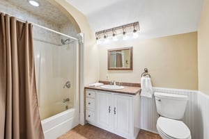 N Cedarburg Rd-S2205-037.jpg