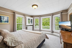 N Cedarburg Rd-S2205-046.jpg