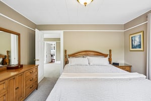 N Cedarburg Rd-S2205-047.jpg