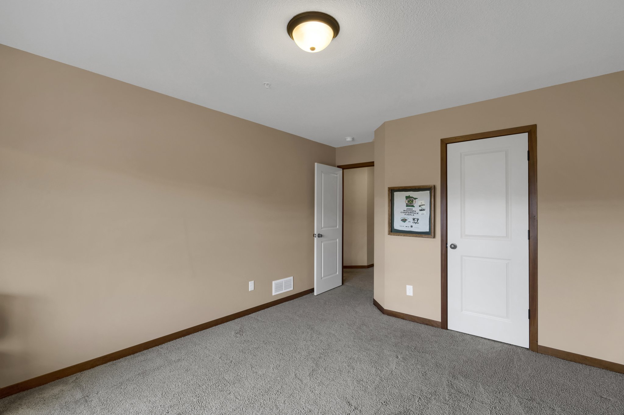 10776 Lyndale Bluffs Trail, Minneapolis, MN 55420, USA Photo 43