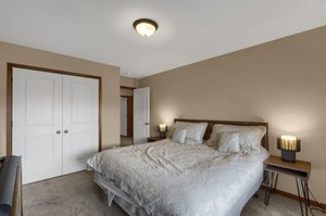10776 Lyndale Bluffs Trail, Minneapolis, MN 55420, USA Photo 41