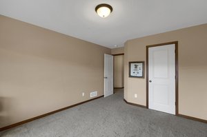 10776 Lyndale Bluffs Trail, Minneapolis, MN 55420, USA Photo 42