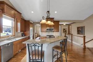 10776 Lyndale Bluffs Trail, Minneapolis, MN 55420, USA Photo 14