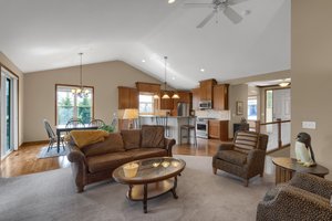 10776 Lyndale Bluffs Trail, Minneapolis, MN 55420, USA Photo 8