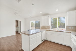  Photo 10