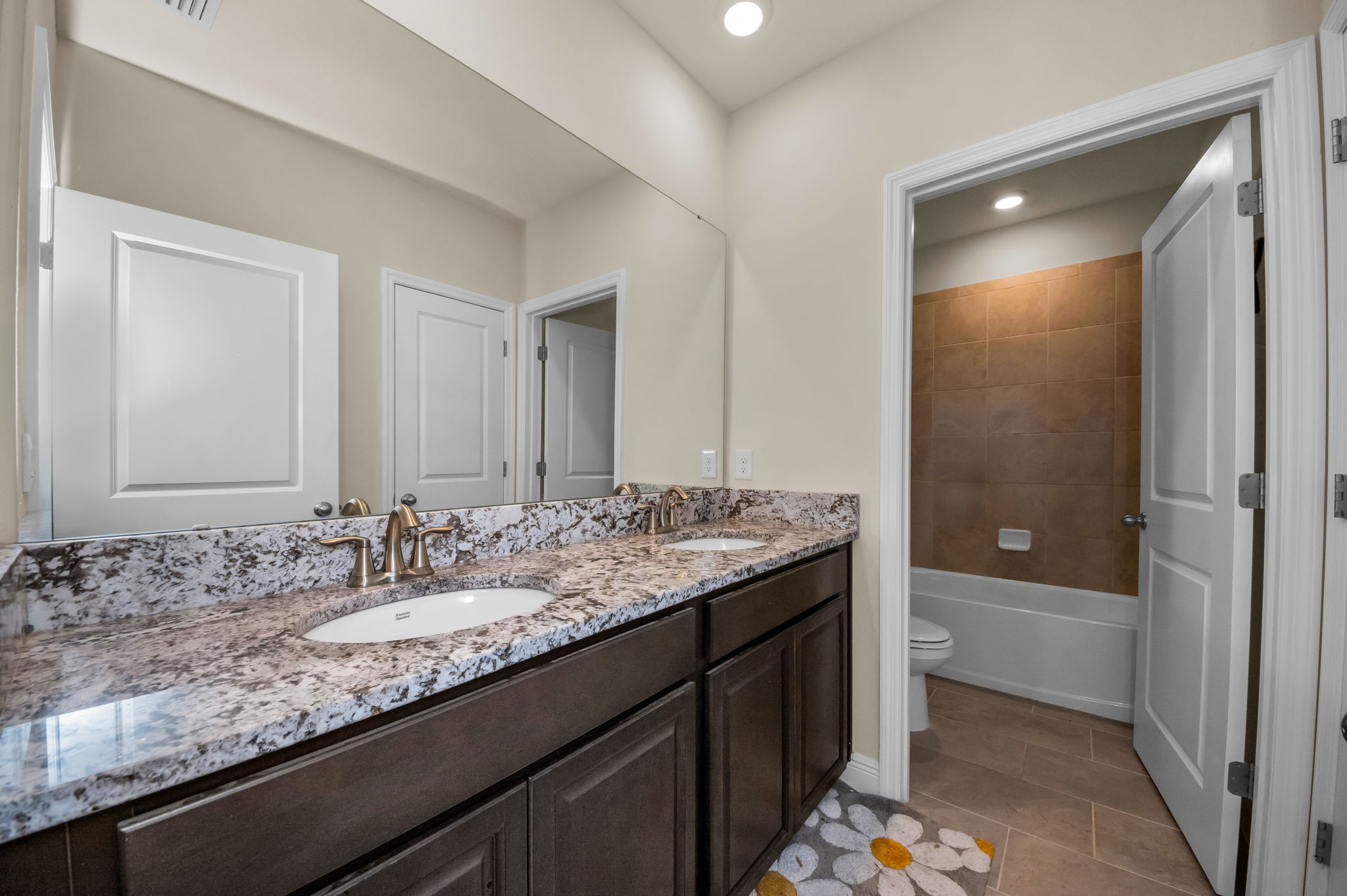 Upper Level Bathroom 3a