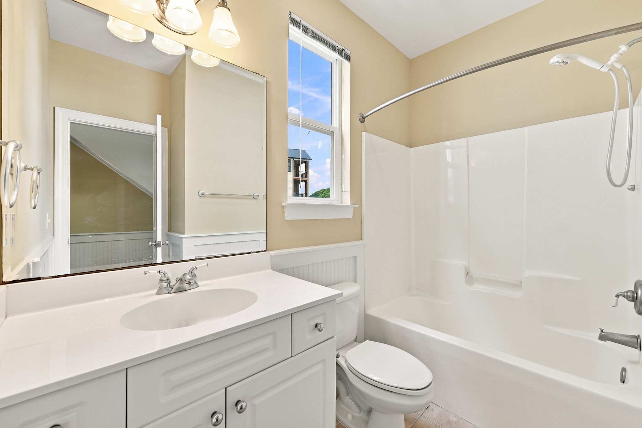 Guest Full Bath