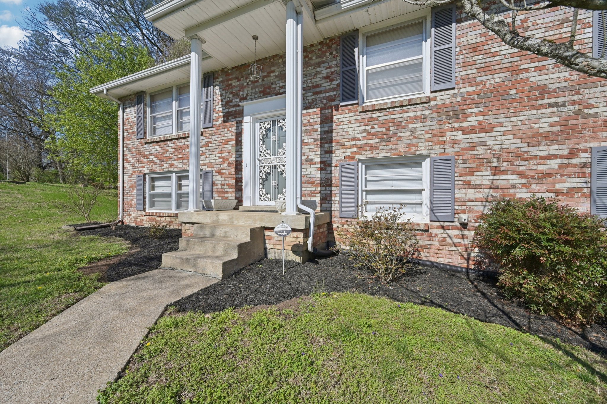 Jacksonian Dr-S2003-009.jpg