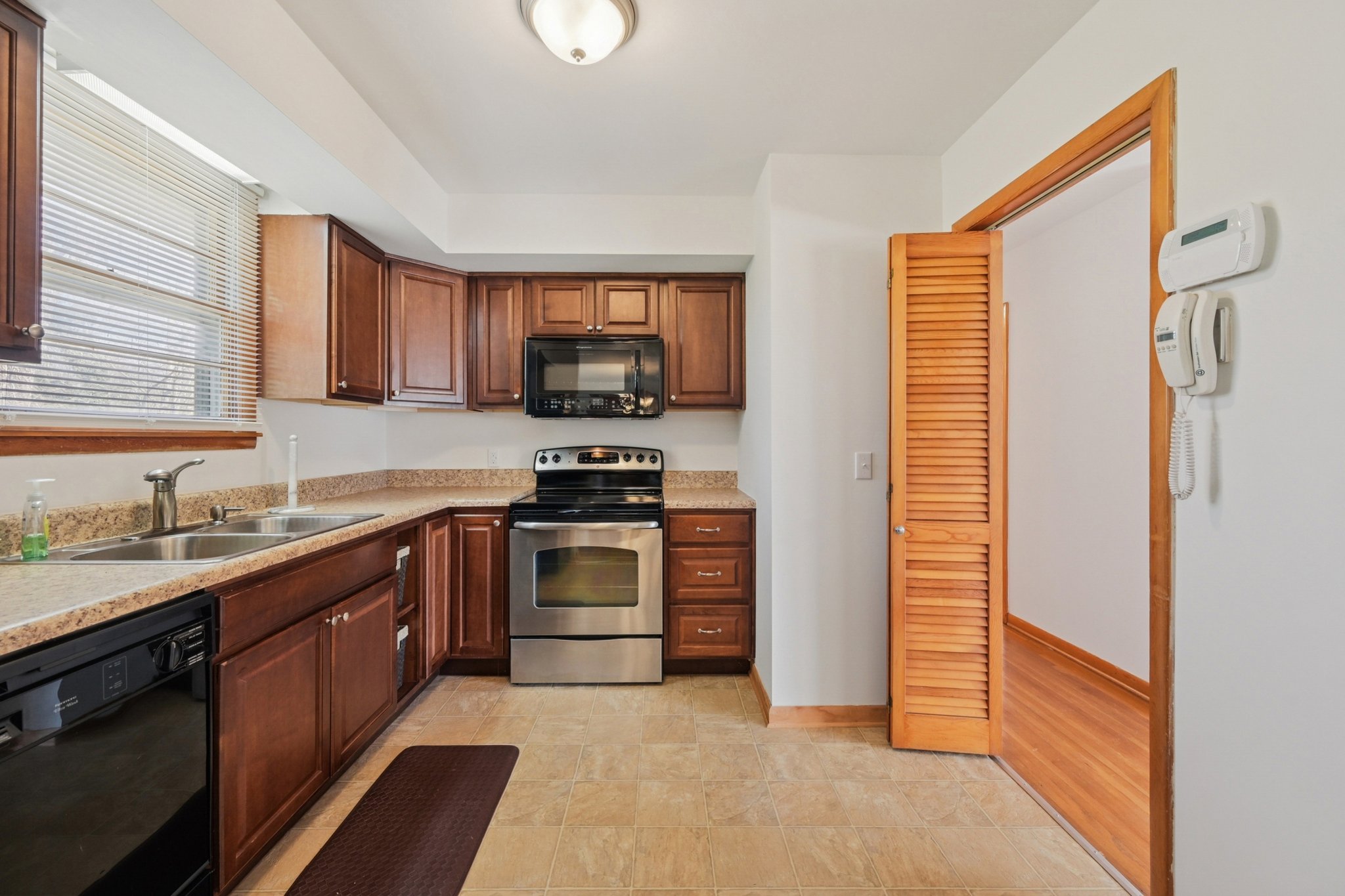 Jacksonian Dr-S2003-024.jpg