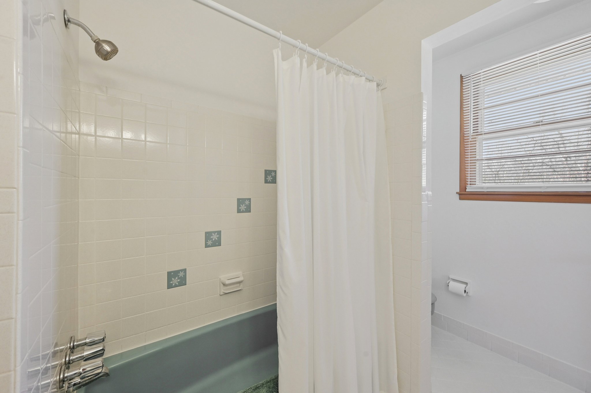 Jacksonian Dr-S2003-032.jpg