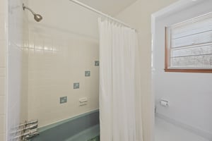 Jacksonian Dr-S2003-032.jpg