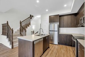 108 Maynooth Ct, Ottawa, ON K2C 3H2, Canada Photo 6