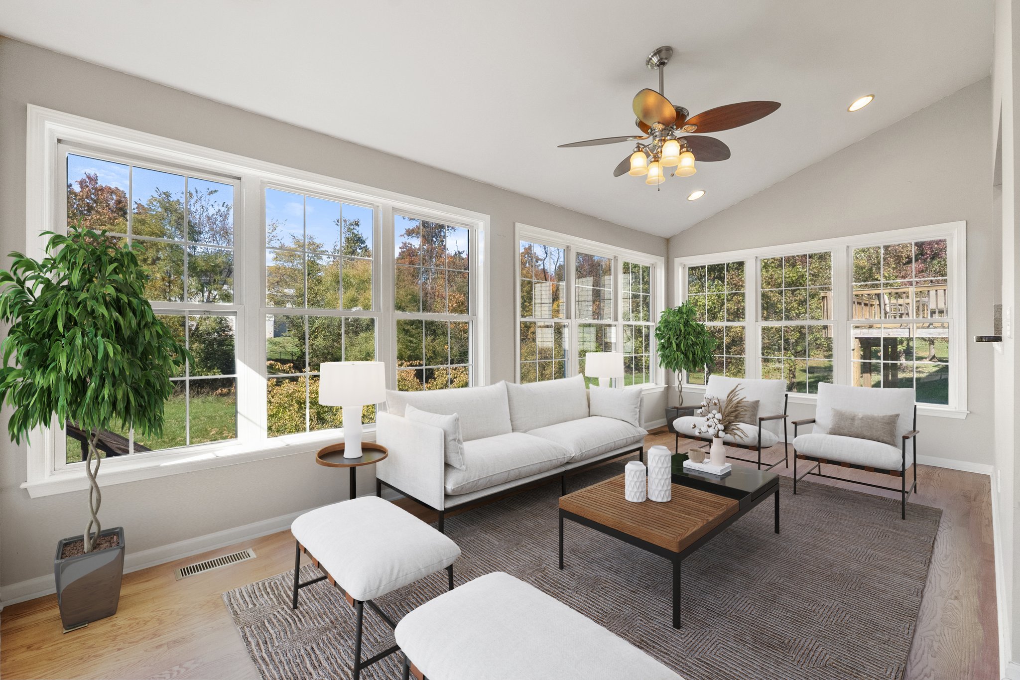 Sunroom virtually staged