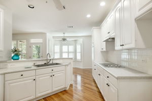 Kitchen/Breakfast Area