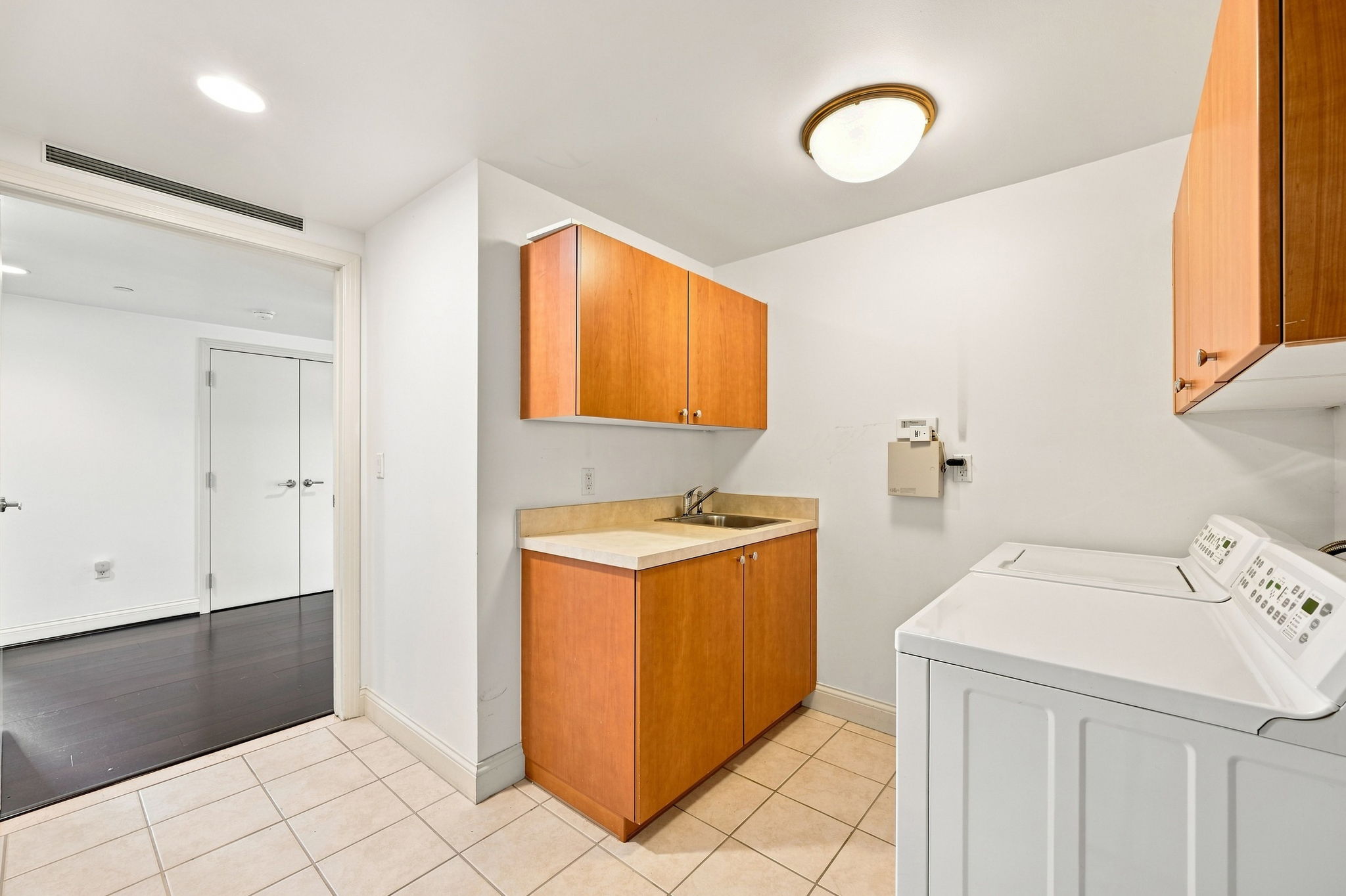 048_F8_10800 Wilshire Blvd 403