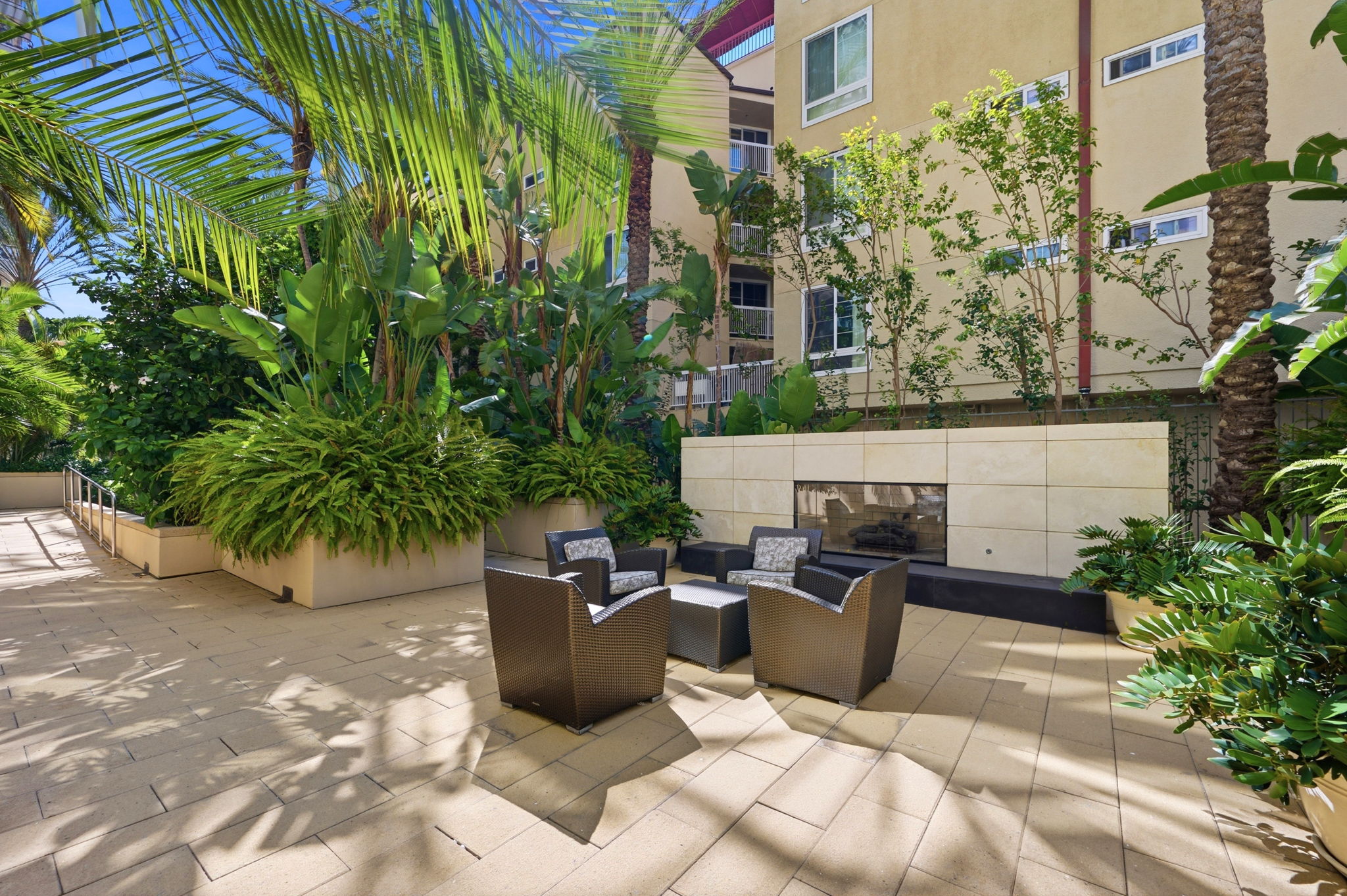 053_F8_10800 Wilshire Blvd 403