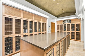 024_F8_10800 Wilshire Blvd 403