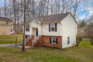 10808 Cobblestone Dr, Spotsylvania Courthouse, VA 22553, USA Photo 4