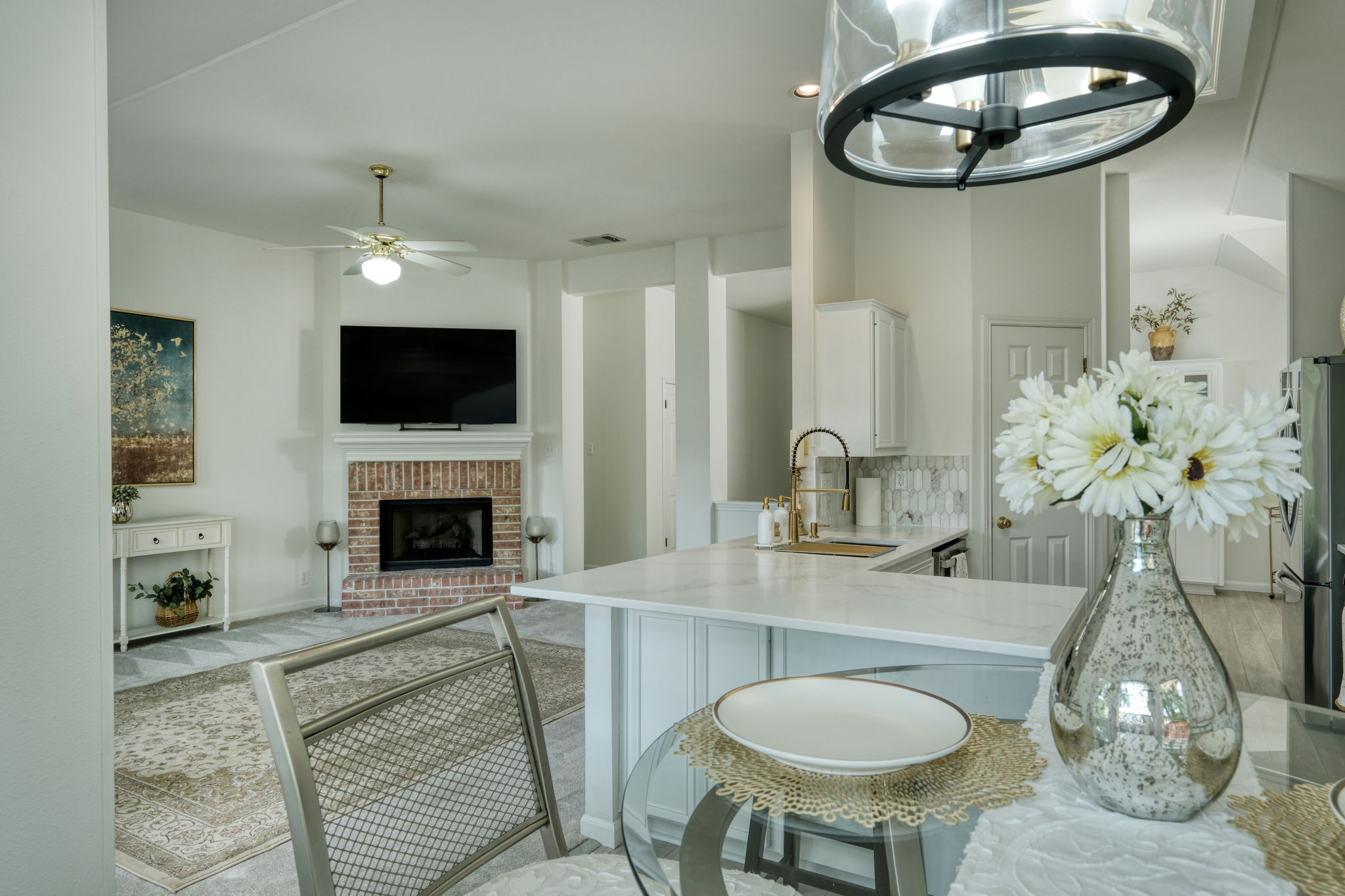 Breakfast Area/Living/Kitchen