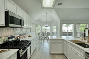 Kitchen/Breakfast Area