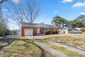 Deep Lot - plenty of driveway space