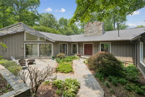 Welcome to 10821 Glen Rd.